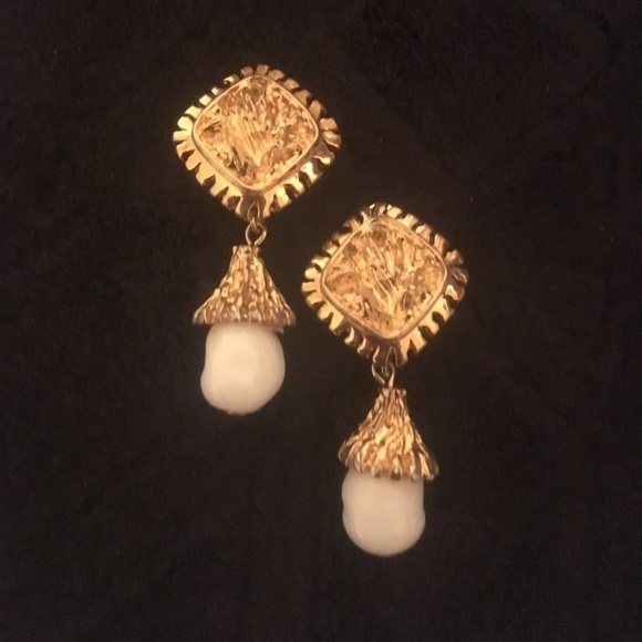 St. John Collection Jewelry - ‼️SALE ‼️ St John Pearl Earrings